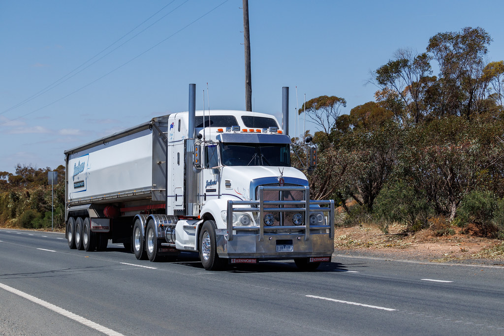 Jackson's Kenworth T409 Moonayyy Flickr