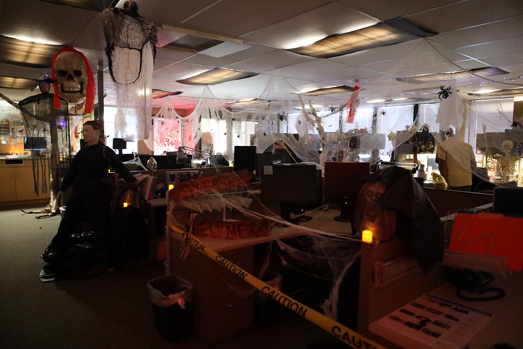 20231031_District Halloween_18 Halloween costumes and deco… Flickr