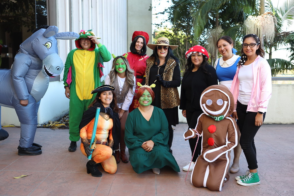 20231031_District Halloween_15 Halloween costumes and deco… Flickr