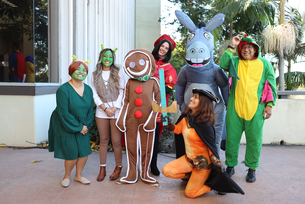 20231031_District Halloween_13 Halloween costumes and deco… Flickr