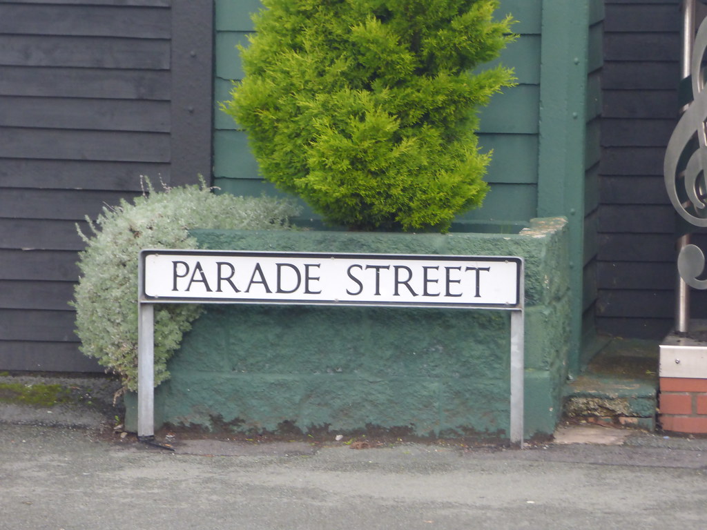 Parade Street, Llangollen road sign A look around Llango… Flickr
