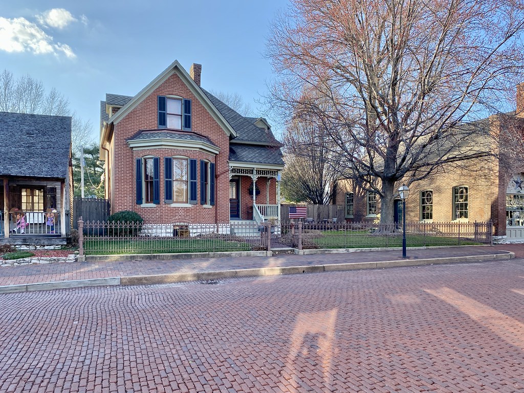 Main Street, St. Charles, MO Built circa 1890, this Queen … Flickr
