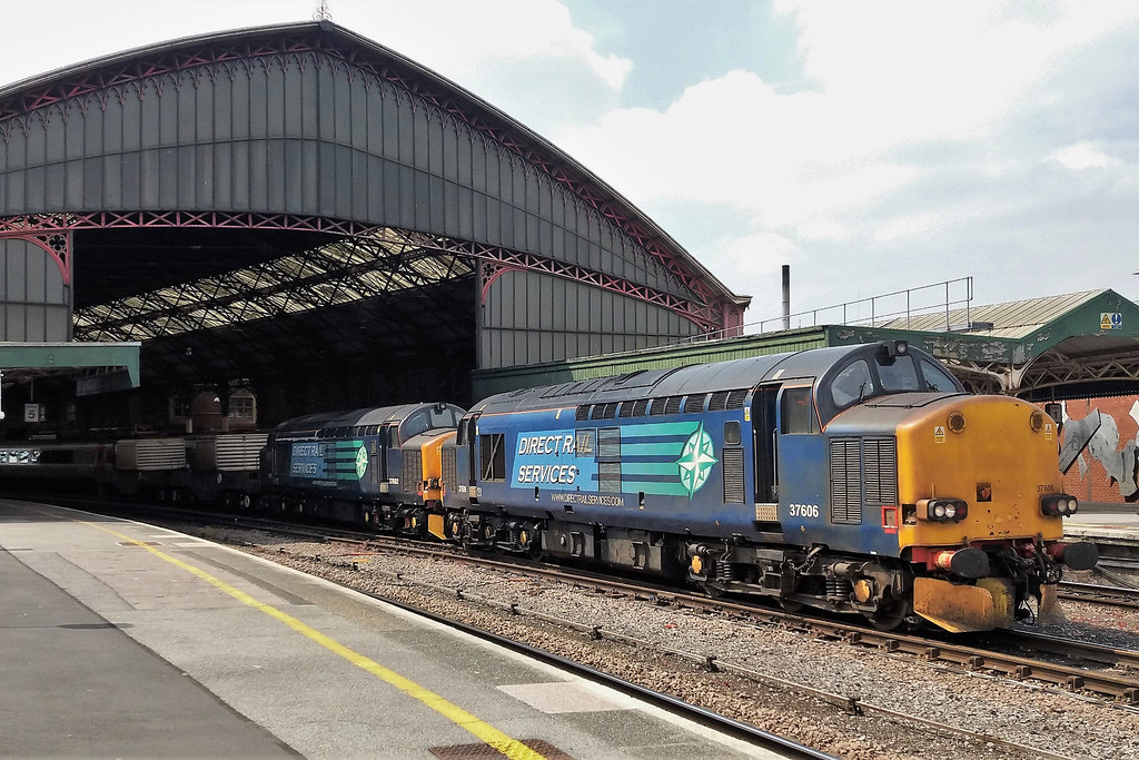 Two tractors to Crewe DRS liveried class 37's 37606 and 37… Flickr