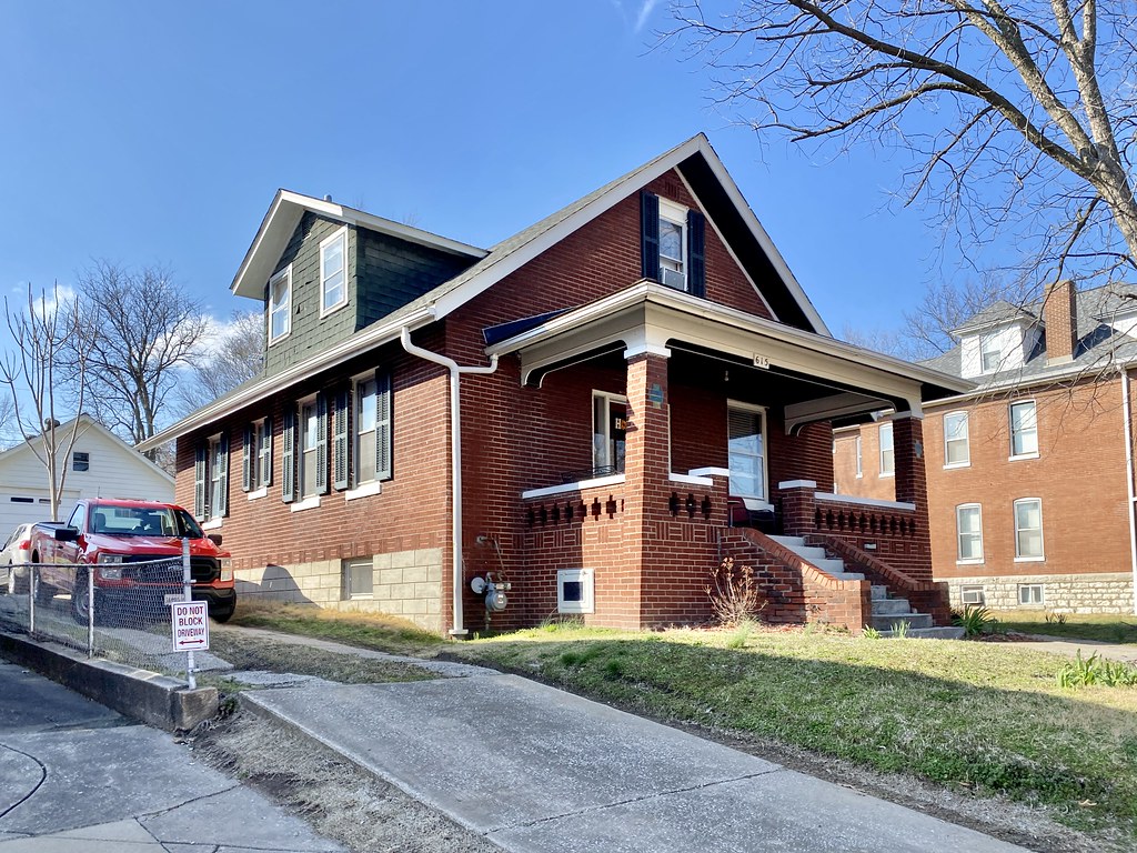 Main Street, St. Charles, MO Built in 1923, this Arts and … Flickr