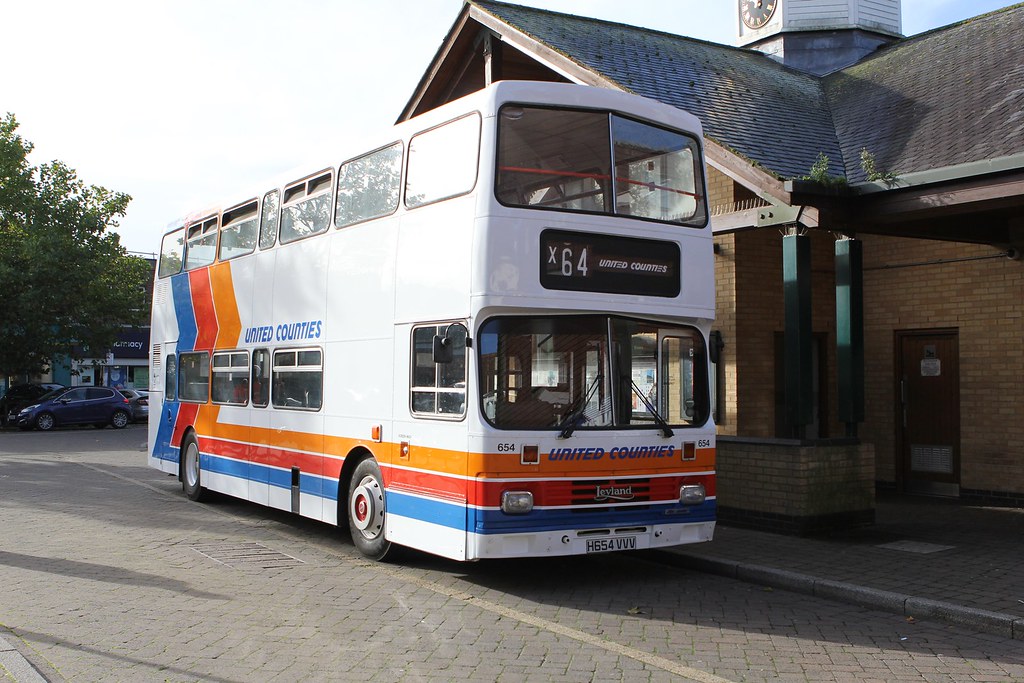 IMG_8674 Leyland Olympian, H654 VVV at Biggleswade bus sta… Flickr