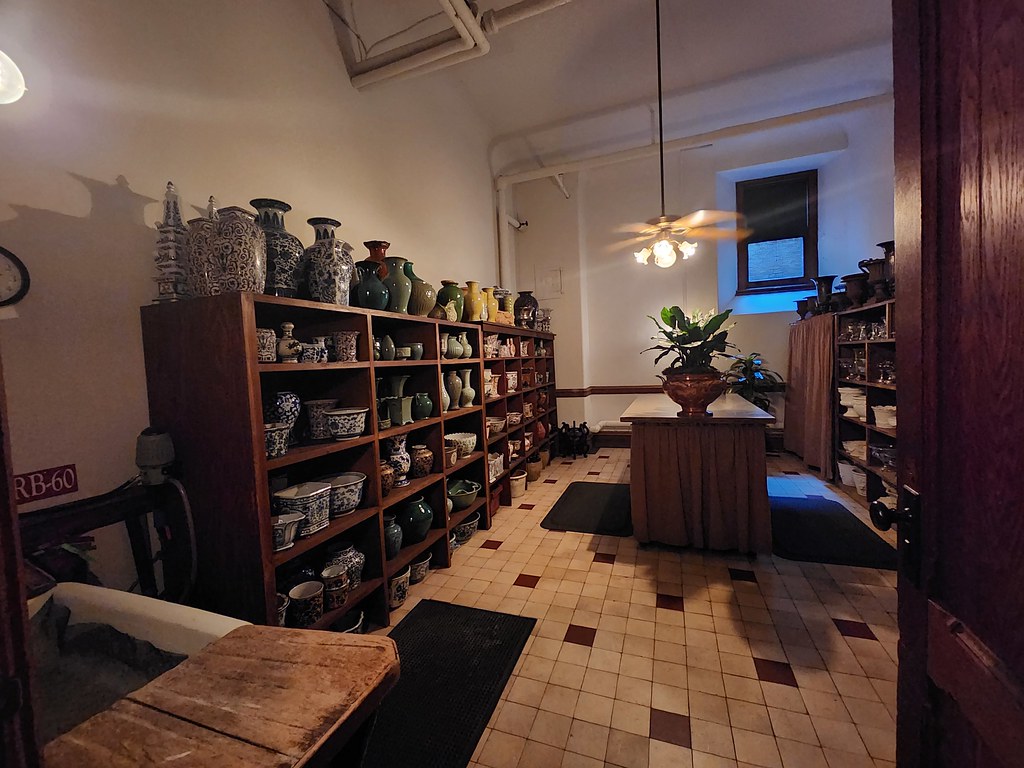 Florist Workroom Millie Davenport, ©2023 HGIC, Clemson Uni… Clemson