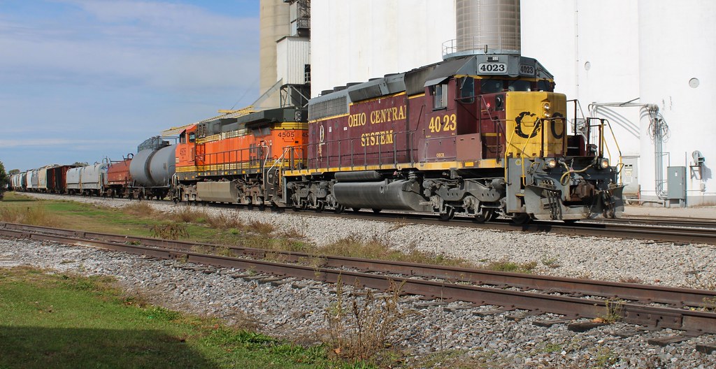 Fall On the CF&E Hamlet, Indiana CF&E CHFW rolls east at H… Flickr