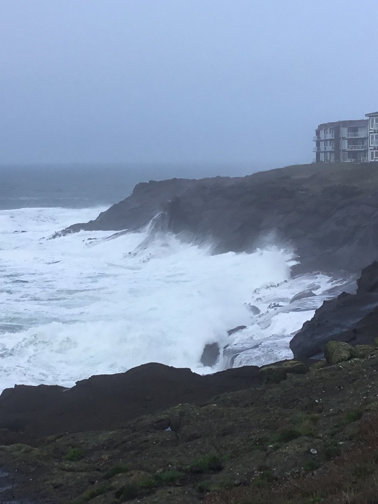 Wave action at Depoe Bay, Oregon. paul1cart Flickr