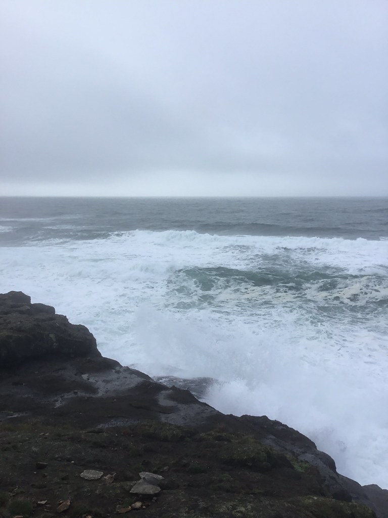 Wave action at Depoe Bay, Oregon. paul1cart Flickr