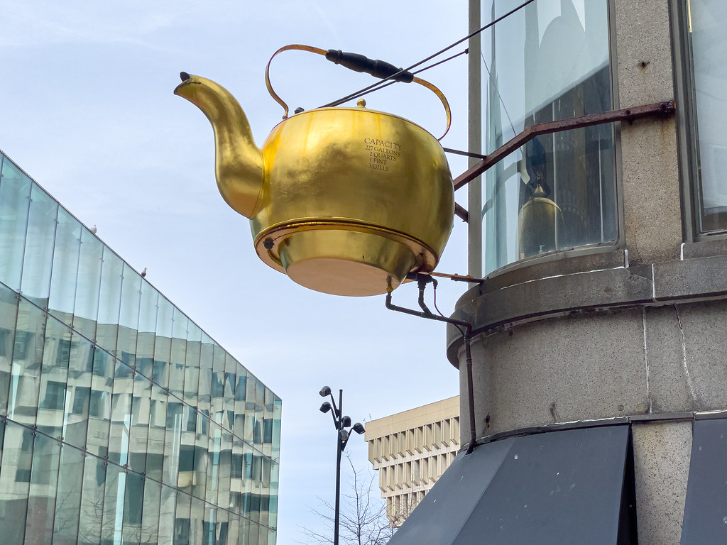 23031704.jpg Boston Tea Kettle, 63 Court St, Boston, Mass… Flickr