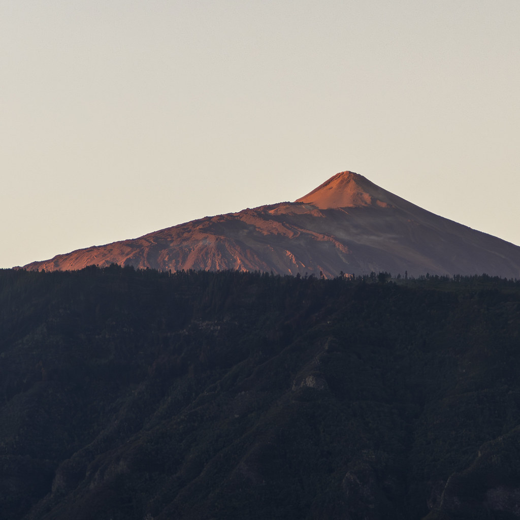 IMG_2905 Early morning Sunrise captured against the slopes… Flickr