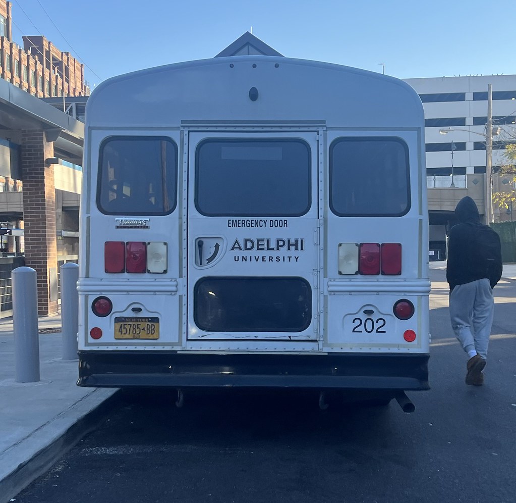 Adelphi University (Panther Express Shuttle) 202 Montauk Bus Photography Flickr