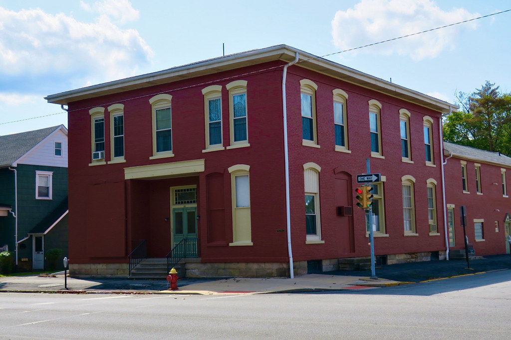 Apartment Building, Clearfield, PA A red brock apartment b… Flickr