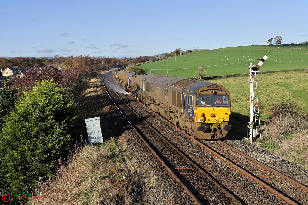 66425+66429 Haw Lane Hellifield On a day out sightseeing i… Flickr
