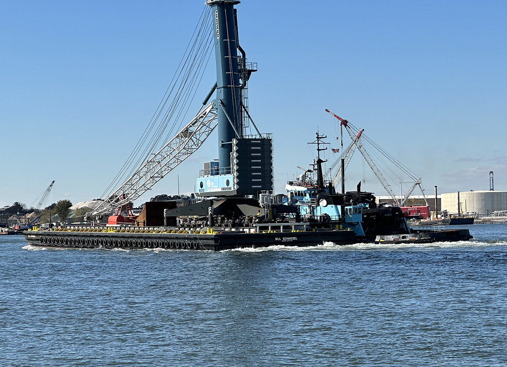 Atlantic Enterprise, towing barge Bill Schmiedel, with Don… Flickr
