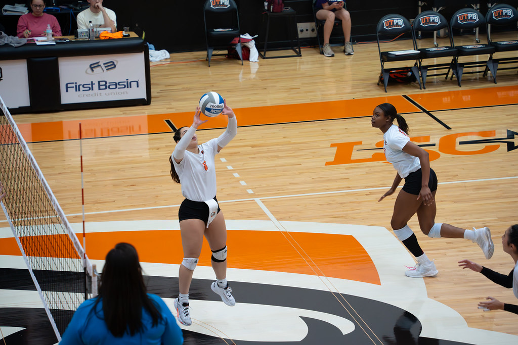 DSC09904EnhancedNR vs ArkansasFort Smith 11/4 UT Permian Basin