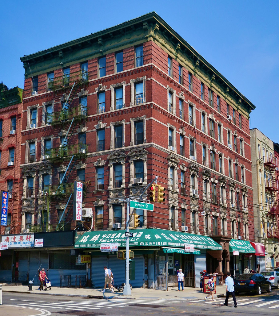 19 Pike Street, New York, NY Building at the edge of the L… Flickr