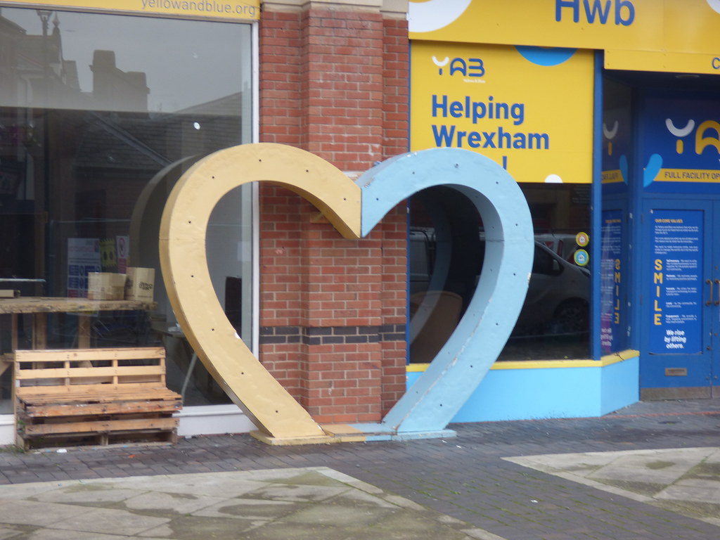 Heart in Henblas Square, Wrexham A look around Wrexham Tow… Flickr