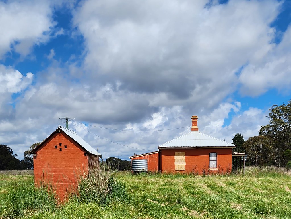 12145 Barleyfields rd level crossing and dunny 20231110_10… Flickr