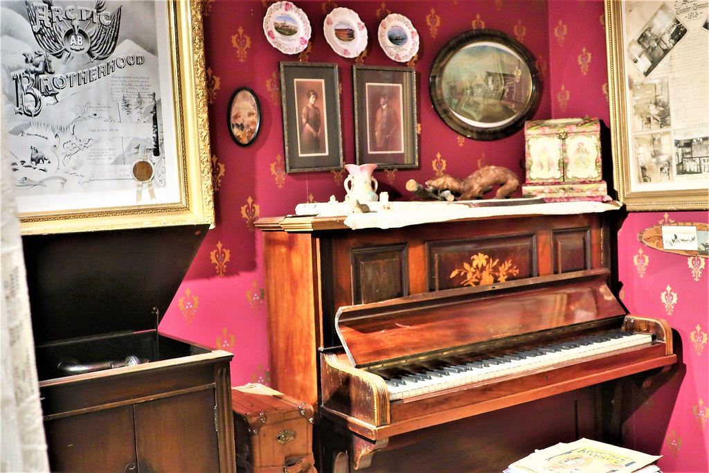 A Valdez Victorian Living Quarters The romance of Alaska f… Flickr