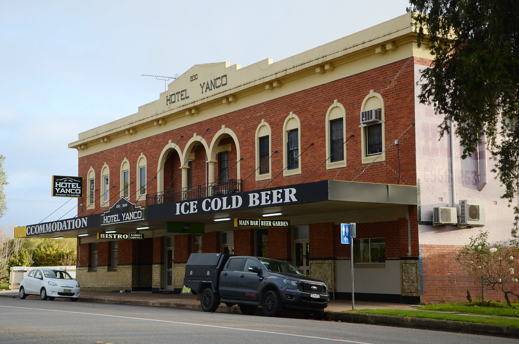DSC_4956 Yanco Hotel, 1 Main Avenue, Yanco NSW John Jennings Flickr