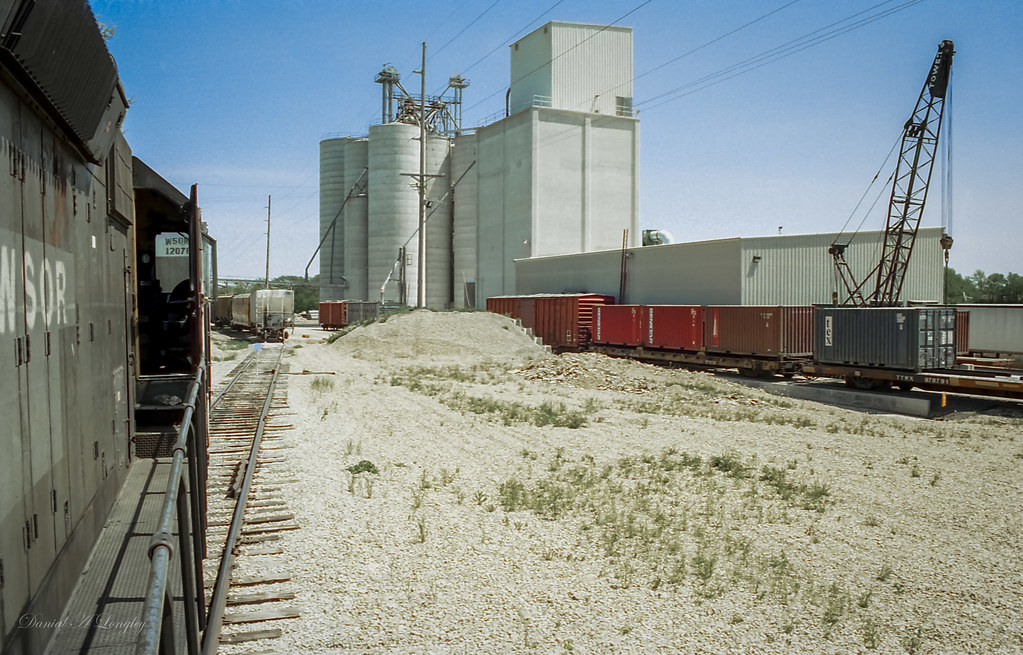 WSOR 6604, DidionCambria, WI. MAY1994 The construction of… Flickr