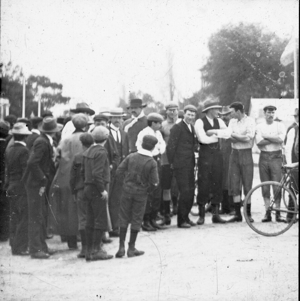P00122126 Title Walking race, Church Street, Penola, SA … Flickr