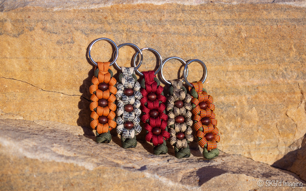 5 Daisy/Sunflower Keychains made custom for Marea! Marigo… Flickr