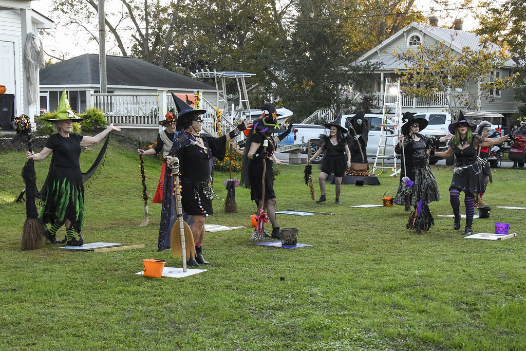 Witches dancing 3 Oriental, North Carolina, October 28, 20… Flickr