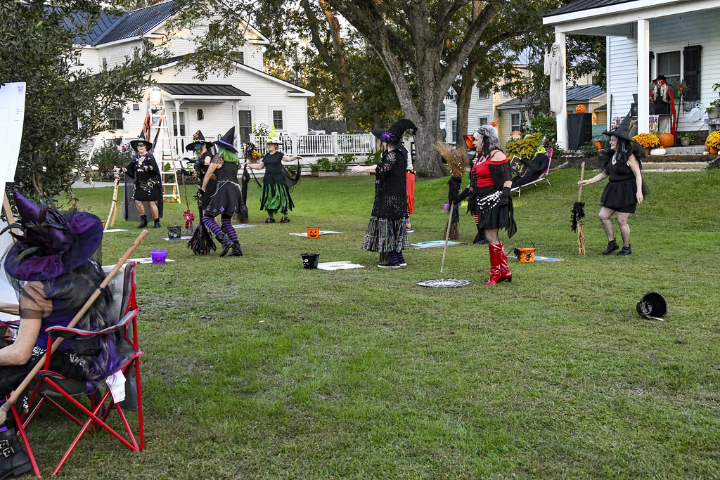 Witches dancing 1 Oriental, North Carolina, October 28, 20… Flickr