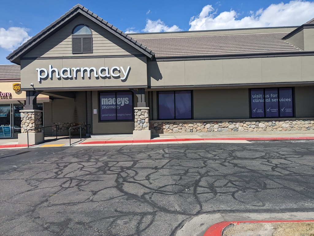 Macey's (Associated Food Stores) In 2009, SUPERVALU sold t… Flickr