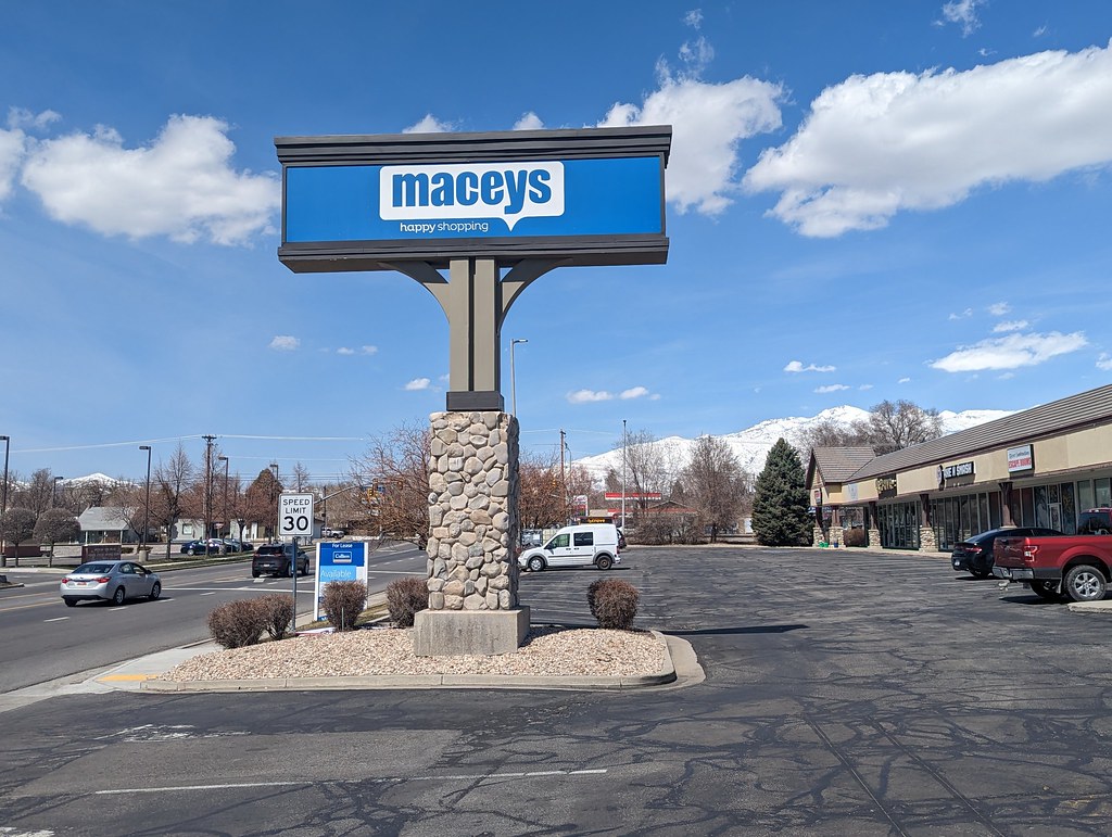 Macey's (Associated Food Stores) In 2009, SUPERVALU sold t… Flickr