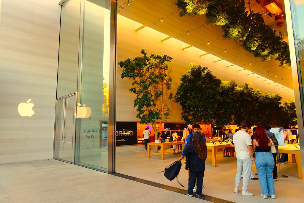 The Grove Apple Store wyliepoon Flickr