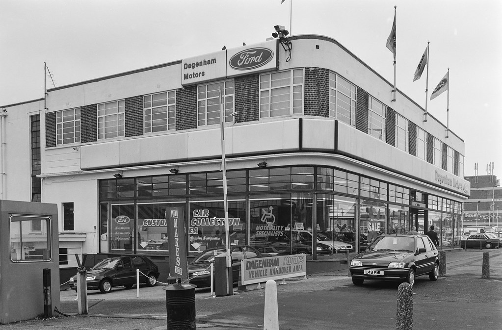 Dagenham Motors, New Road, Dagenham, Barking & Dagenham, 1… Flickr