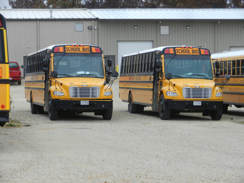 Gasconade County R2 School District 81, 79 Bus lot Owen… Flickr