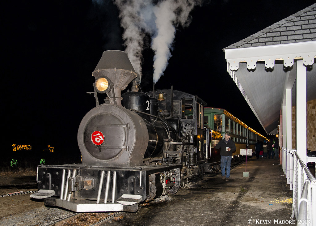 All aboard for the "Festival of Lights" Edaville Railroad'… Flickr