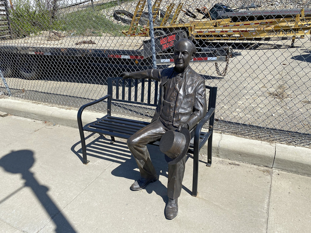 OH Zanesville Bench Sculpture Bench sculpture in Zanesvi… Flickr