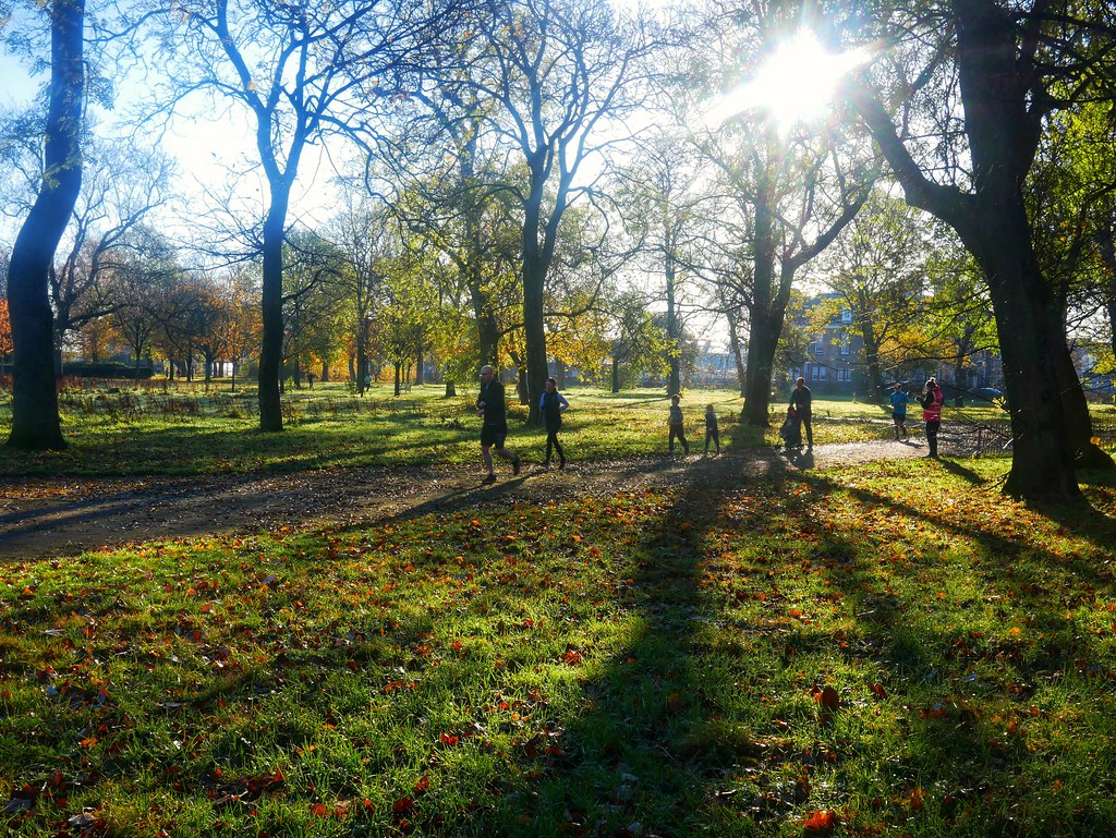 Fun Runners in the Shadows, Elder Park, Glasgow Murray McFarlane Flickr