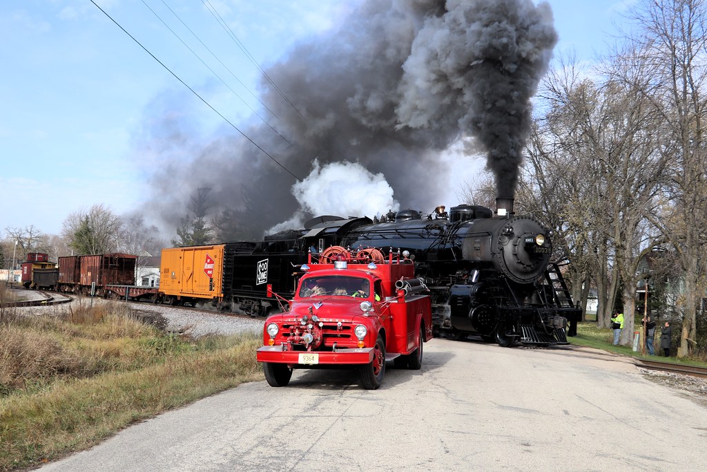 Fire dept SOO 1003 passes engine 4 a Stud… Flickr