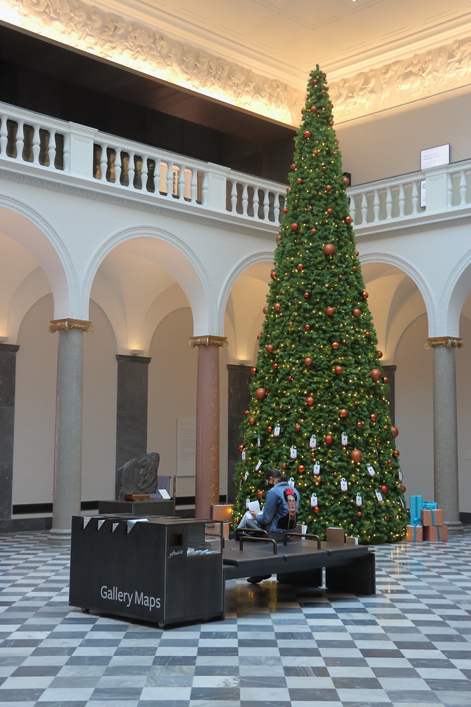 Christmas Tree,Aberdeen Art Gallery,Schoolhill_nov 23_2120… Flickr