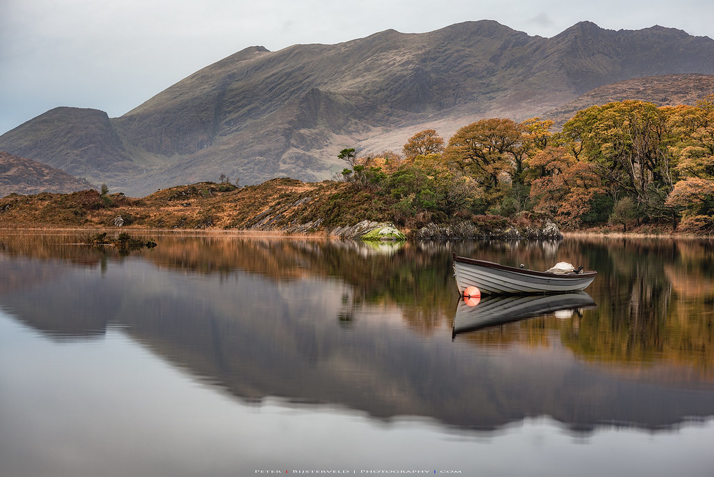 Upper Lake Killarney Boat in autumn surrounding on the Upp… Flickr