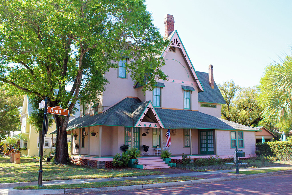 Historic House, Tarpon Springs Pink house with a highpitc… Flickr
