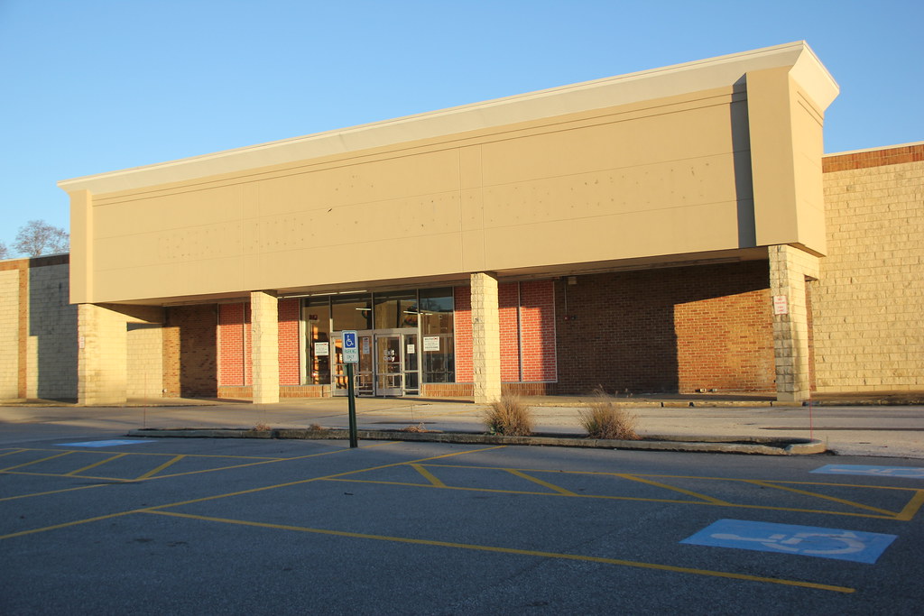 Great Lakes Outdoor Supply Picture taken 11/18/23 Great La… Flickr