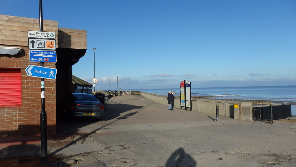 A walk along the old Hull to Hornsea Railway Walking along… Flickr