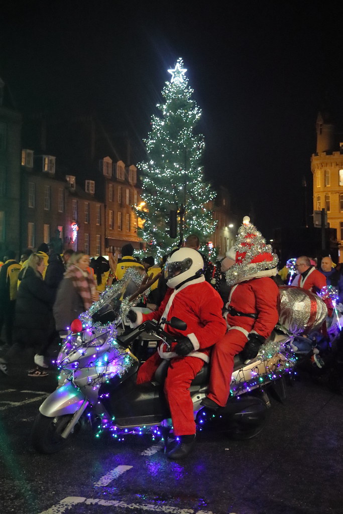 Aberdeen Christmas Tree,Castlegate_nov 23_21987 Alan Longmuir. Flickr