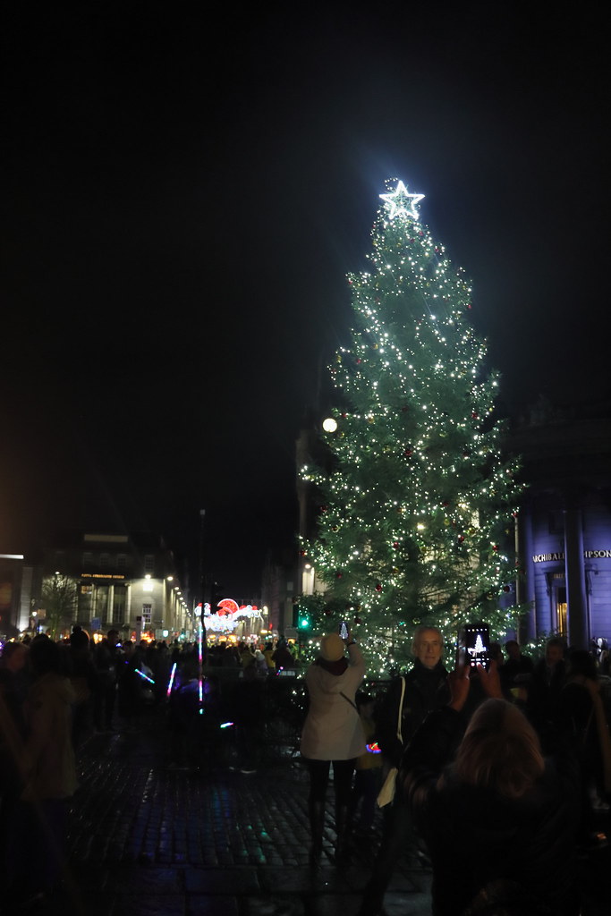 Aberdeen Christmas Tree,Castlegate_nov 23_21990 Alan Longmuir. Flickr