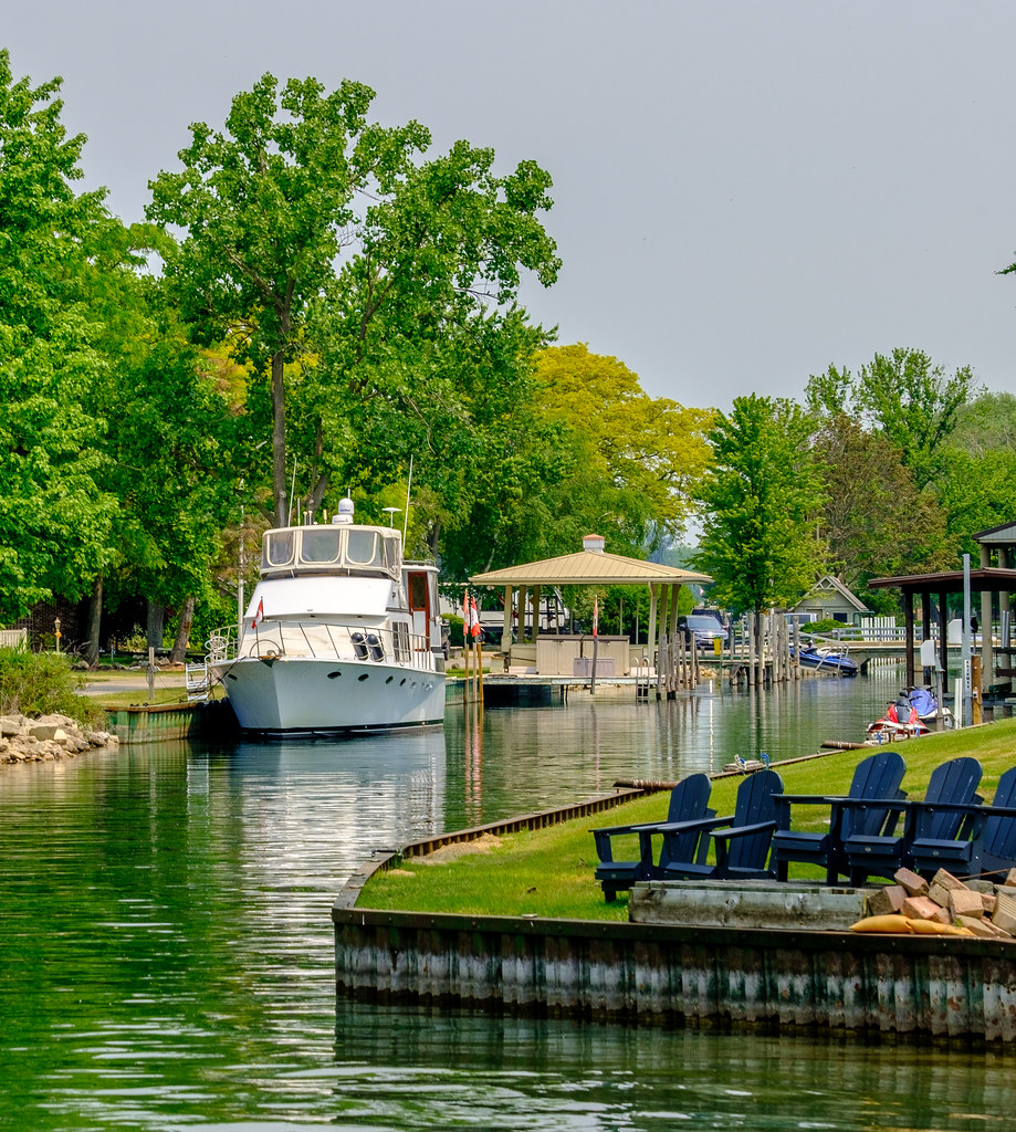 Boat channel on the St. Clair River One of many boat chann… Flickr