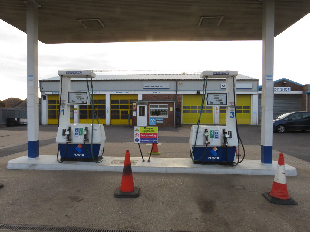 Power Leesons Garage, Railway Lane, Sutton Bridge, Linco… Flickr