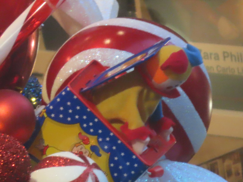 San Carlo Christmas baubles arch San Carlo Christmas baubl… Flickr