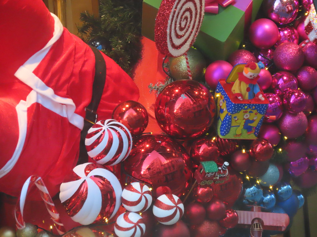 San Carlo Christmas baubles arch San Carlo Christmas baubl… Flickr